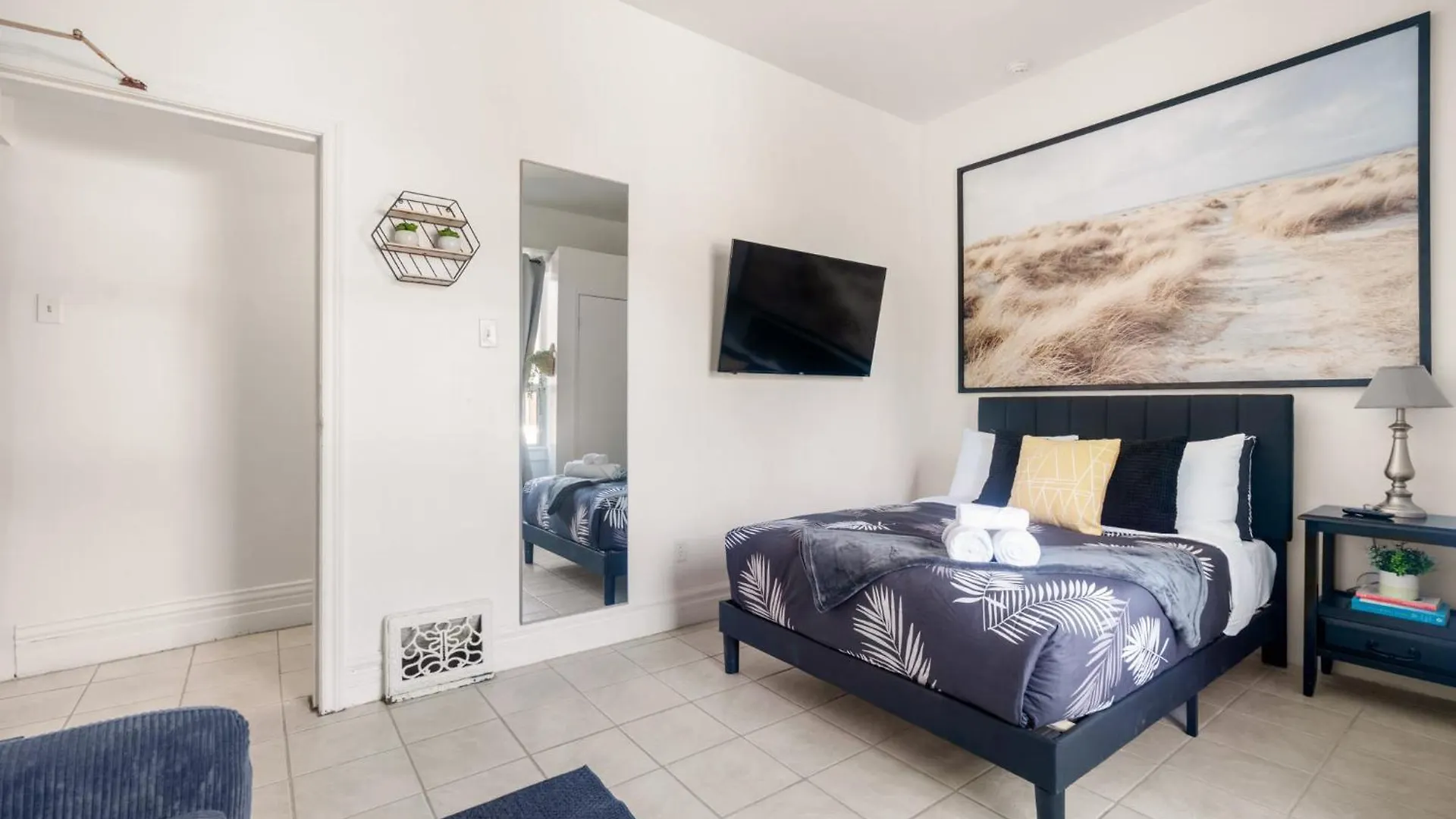 Bedroom In Corso Italia Neighborhood Toronto 0*,