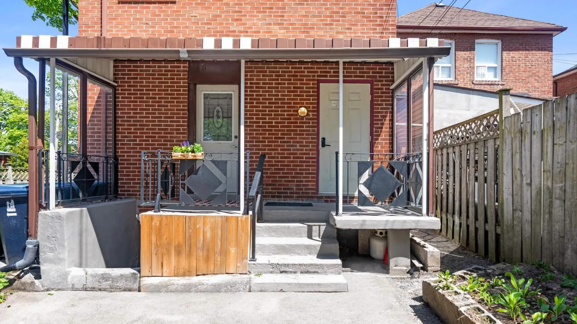 Bedroom In Corso Italia Neighborhood Toronto Kanada